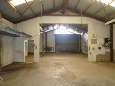  2/5 Warner St, Port Douglas 4877 $750,000 / $40,000 Rare industrial warehouse right in the heart of town. 
 
Imagine the value in years to come of this office / warehouse situated 
right on Warner St Port Douglas. Approximately 245m2 under roof of the 
main building which includes office and large height access workshop. 
Also, added extra of extremely large exclusive use area under cover 
externally. Dual access to property an advantage. 
 
In every sense the property is just a stones throw from the Marina and Macrossan Street. 
 
Plans available on request. 
 
   Read more at http://portdouglas.ljhooker.com.au/9KCF4A#ABK4VH7SigFvTyyq.99 