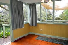  6 Murphys Lane, WENTWORTH FALLS NSW 2782 Wooden floors... High ceilings North-East facing En-suite bathroom Cute, galley kitchen Single Garage... Established Garden Sunny rear deck This is a seriously pretty little house in South Wentworth Falls. Situated in a quiet lane-way and only a 2 minute drive to the quaint Wentworth Falls Village, shops, restaurants and transport. 