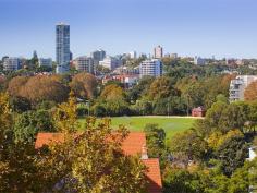 29 Roslyn Gardens, Elizabeth Bay NSW 2011 The Plaza - Spacious Two Bedroom Apartment				

 This
 spacious and neat two bedroom apartment features security entrance with
 lift access, large bedrooms both with built-in robes, entertaining 
sized living area opening out onto a east facing balcony that takes in 
the fantastic district views & internal laundry facilities. 
 Set in an ideal location convenient for world-class restaurants, 
bars, cafes & shopping & easy access to the harbour & CBD. 