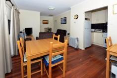  6/4 Alfred Avenue, Seaton SA 5023 $199,000 LIVE EASY HERE ! Well presented home unit. Stunning polished timber floors Modern kitchen facilities. Comfortable open plan living. Large bedroom with tidy bathroom facilities. Ducted cooling. Your own undercover parking Generous rear yard Walk to local shops and transport. A must see for singles and couples. MAKE AN OFFER - See more at: http://www.westlakesprofessionals.com.au/real-estate/property/670703/for-sale/unit/sa/seaton-5023/6-4-alfred-avenue/#sthash.ajfFT7JO.dpuf 