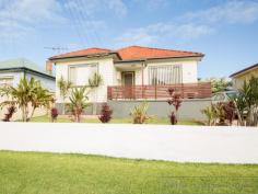  40 Aberglasslyn   Rutherford   NSW   2320 Consisting of 3 roomy bedrooms all with built in robes, this lovely renovated home is ready for you to move in & enjoy. A spacious A/C lounge has polished timber floors, with high ceilings throughout the home. Modern kitchen with open dining area leads outside to a covered patio with 2nd outside toilet. There is wide side access to the extra large double garage, leaving you lots of room to park several cars, truck or van. The spacious back yard is securely fenced, making it ideal for pets or children. Currently renting for $340 per wk - it is ideal for investors. 