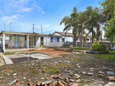  27 Oxley Rd Killarney Vale NSW 2261 UNDER CONTRACT - BOND, JUSTIN BOND' 
 Situated in a quality family suburb on a level 556 sq/m block; the 
layout is three bedrooms, one bathroom and kitchen area, the condition 
is poor with next to no wall linings, no kitchen and is not livable in 
its current state. Ideal for the builder looking for a project or simply
 knock it down and build a new home. Either way at this price it won't 
last long!!! 
 
   
 
 Property Snapshot 
 
 
 
 Property Type: 
 House 
 
 
 Construction: 
 Cladding 