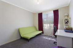 1/614 Hague Street Lavington NSW 2641 
			For Sale Price: $155,000 
 Be quick! This spick and span 2 bedroom unit offers 
buyers a neat property featuring a renovated kitchen and open plan 
dining & living area, heating, separate laundry and bathroom in 
addition to a separate carport with a storage unit. 
 
The property is situated in a group of 5 units and is in close proximity
 to schools and shopping facilities, and is ideally suited to Investors,
 First Home Buyers or those looking to downsize. 
