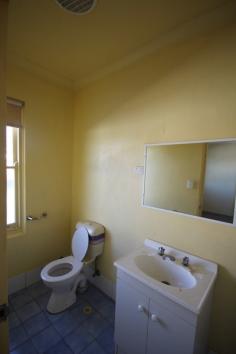  17/20 Pacific Highway Blacksmiths, NSW, 2281 This upstairs one bedroom unit is located in the beach side suburb of Blacksmiths. The complex is close to public transport, Turea Street shops, beach and lake. The unit features a separate bedroom plus lounge/dining, a kitchenette with oven and bathroom. Phone now to organise an inspection! 