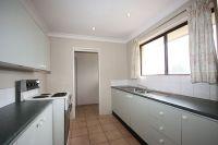  11/23 Mitchell Avenue Singleton NSW 2330 Upstairs 2 Bedroom Unit!! Neat 2 bedroom unit at Heights... * Open plan living with split system air & sliding doors out to balcony  * Neat & tidy kitchen with tiled flooring, electric oven & double sink * Modern bathroom with bath plus shower * 2 good size bedroom, main with robes & down lights throughout * Leased till 21/09/2014 at $170pw General Features Property Type: Unit Bedrooms: 2 Bathrooms: 1 Outdoor Features Garage Spaces: 1 $155,000 