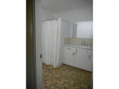  2/4 Wade Avenue Armidale NSW 2350     $259,000   	 Great 2 bedroom unit located close to town on Central North Hill. A lovely quiet cul-de-sac only a few blocks from town. Only 2 in the block with tidy modernised kitchen, 2 good sized bedrooms with wardrobes and a lovely tidy yard with fencing erected to offer extra privacy for each unit. Own private rear fully fenced yard. Separately metered electricity and water. Showing a return of $285 per week. Property Management Specialists Call 0267726626 Property Details Bedrooms 		 2 Bathrooms 		 1 