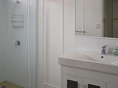 3/105 Edmonstone Street Newmarket QLD 4051 2 Bedroom  Neat Kitchen, Bathroom and Lounge/Dining  Only minutes to walk to Newmarket shopping centre, Bus and train.   