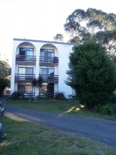  2/10 Market Sq Wollongong NSW 2500 $279,000 PARK VIEW Opposite the beautiful grounds of 'Market Square' and just metres from Wollongong's CBD, restaurants, bars, cafes, beaches, boat harbour, free bus service and the cycleway. This one bedroom unit is the ideal for the first home owner or a great investment opportunity. With polished timber floors, galley style kitchen with dishwasher, open plan living, spacious bedroom with mirrored BIW. Spend your weekends enjoying all this perfect location has to offer. Property: 	 Unit Bedrooms: 	 1 Bathrooms: 	 1 Parking: 	 1 Local Amenities: 	 Bus Service Shops Park Council: 	 Wollongong 
