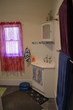  19 Bennett Street Inverell NSW 2360  FOR SALE: $215,000  Property Description Motivated Vendors! This well presented home is an opportunity not to be missed! 2 spacious b/rs, sleepout & office, ideal for owner occupiers or investors alike with a current rental income of $280 p/w. Features include a modern kitchen with stainless steel appliances, spacious living with gas heating, decorative high ceilings, large laundry & tidy bathroom. Covered entertaining area with 2nd toilet, 7 × 7 m shed with power & attached skillion, garden shed, 2 × 3m dog kennel, colorbond fencing with feature gate, low maintenance gardens & 1012 m2 block with privacy. Conveniently located to store, schools, clubs & sporting fields. whether nesting or investing this is a fantastic home! Vendors instructions are to GET IT SOLD. Property Features Land Area 	 1,012.0 sqm 