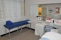 Great 58 square meter shop, already set up as a beauticians premises 
with main entry / waiting room + 2 treatment rooms + own toilet + 
kitchenette and storage / office area. 