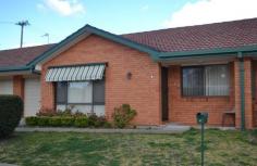  2/29 Rivers Street Inverell NSW 2360 FOR SALE: $185,000  Property Description Well located Unit Located in close proximity to shops, doctors, clubs & churches is this level 2 b/r unit. Features include wir in main, spacious living & reverse cycle air, tidy bathroom with shower & vanity, electric kitchen with pantry. Single garage with secure access, garden & courtyard 