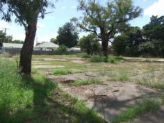  1A York Street, SINGLETON NSW 2330 Commercial Development Site 
 Fully fenced 3123m² (approx.) site at rear of John Street, close to Gowrie Street Mall. 
Excellent opportunity to purchase and develop for retail office space or bulky goods (STCA). 
Asking price $690,000 for further information contact Allan Cruickshanks. 
 
   Read more at http://singleton.ljhooker.com.au/BPKF79#iMHhdeSVT1UhLucX.99 
