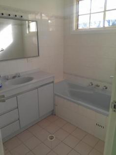 5B Turriell Bay Road, LILLI PILLI NSW 2229 Pet Friendly 2 bedroom home 
											 This 2 bedroom home as built in wardrobes in both rooms. Neat and tidy bathroom, with separate toilet. Kitchen with dishwasher Internal access to your garage and off street parking for an additional car. Large sunny North facing backyard with a paved entertainers area, great for a BBQ. 