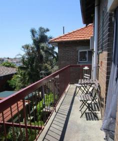   6/152 Coogee Bay Road Coogee NSW 2034 Large fully renovated older style unit situated on top floor within small security block of seven. Features include separate lounge/dining area, modern eat in kitchen and bathroom, internal laundry, sunroom and balcony. Excellent condition. Close to shops, transport and Coogee beach. Minimum 12 month lease period INSPECT: SATURDAY, 22ND NOVEMBER, 2014 AT 11.30AM - 11.45AM (Please check website on Friday afternoons for confirmed times as these may change). 