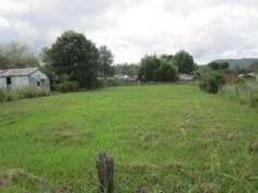  17 Oak Street Bonalbo NSW 2469 Set in the vibrant rural village of Bonalbo, at the ' top of town' , 
with fantastic rural vies and a short walk to shops, pub and school 
* Nice flat level block with power at fence and phone running through ( huge 1/4 acre block ) 
* Bonalbo has town water available, sealed road right to the front and 65 kms to Casino, and 105 to QLD Border 