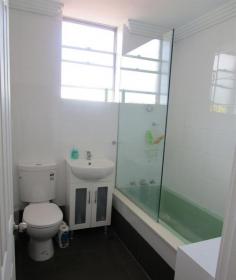   6/152 Coogee Bay Road Coogee NSW 2034 Large fully renovated older style unit situated on top floor within small security block of seven. Features include separate lounge/dining area, modern eat in kitchen and bathroom, internal laundry, sunroom and balcony. Excellent condition. Close to shops, transport and Coogee beach. Minimum 12 month lease period INSPECT: SATURDAY, 22ND NOVEMBER, 2014 AT 11.30AM - 11.45AM (Please check website on Friday afternoons for confirmed times as these may change). 