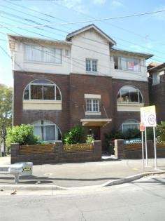   6/152 Coogee Bay Road Coogee NSW 2034 Large fully renovated older style unit situated on top floor within small security block of seven. Features include separate lounge/dining area, modern eat in kitchen and bathroom, internal laundry, sunroom and balcony. Excellent condition. Close to shops, transport and Coogee beach. Minimum 12 month lease period INSPECT: SATURDAY, 22ND NOVEMBER, 2014 AT 11.30AM - 11.45AM (Please check website on Friday afternoons for confirmed times as these may change). 