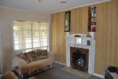  6 Carter Street Cammeray NSW 2062 Well presented 3 bedroom weatherboard cottage sited on a generous corner block in the main street. Easy stroll to shops, hotel and schools. Features open living area, kitchen with natural gas and combustion stove. Main bedroom with ensuite, R/C S/S air conditioner. Carport, garden shed, great yard area, vegie patch and shed. 
