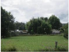  17 Oak Street Bonalbo NSW 2469 Set in the vibrant rural village of Bonalbo, at the ' top of town' , 
with fantastic rural vies and a short walk to shops, pub and school 
* Nice flat level block with power at fence and phone running through ( huge 1/4 acre block ) 
* Bonalbo has town water available, sealed road right to the front and 65 kms to Casino, and 105 to QLD Border 