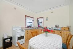  29a Moore Place Warrawong NSW 2502 Features: 3   1   1Price: Under Offer Location: 29a Moore Place WARRAWONG, NSWAgent Details:Adele Harb Phone: 02 4276 2277 Mobile: 0415429664 Lovely 3 bedroom double brick family home, featuring large living areas, big kitchen, modern bathroom,  high ceilings, lock up garage all on a huge 789m2 block. Enjoy beautiful lake & ocean views from your own private patio. This is single storey living at its best, ideal for 1st home buyers, investors or retirees. Located in a quiet cul-de-sac and only mins to schools, shops & beaches. Property Code: 377 