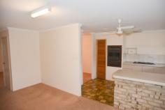  1/25 Coventry Road, SHOALWATER, WA 6169 FOR SALE: $324,500 Just minutes to Shoalwater Beach and Shops, this 2 bedroom villa in small quiet complex boasts a spacious lounge, dining and family room, bright kitchen, front and rear courtyards, double length carport, solar energy panels and air conditioning. Great investment or live in and relax. Strata levies – $336 per quarter Council rates – $1 388 per annum Water rates – $743 per annum 