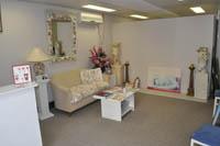 Great 58 square meter shop, already set up as a beauticians premises 
with main entry / waiting room + 2 treatment rooms + own toilet + 
kitchenette and storage / office area. 