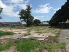  1A York Street, SINGLETON NSW 2330 Commercial Development Site 
 Fully fenced 3123m² (approx.) site at rear of John Street, close to Gowrie Street Mall. 
Excellent opportunity to purchase and develop for retail office space or bulky goods (STCA). 
Asking price $690,000 for further information contact Allan Cruickshanks. 
 
   Read more at http://singleton.ljhooker.com.au/BPKF79#iMHhdeSVT1UhLucX.99 