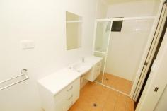  
							 
																 AVAILABLE AS OF JAN 2015 
													
								 This 3 Bedroom Townhouse is only 1 km to the 
Kelvin Grove Campus, modern with open plan living area, beautiful views
 from back deck, Internal laundry, Bus stop right out front, Walk to 
campus & RBH, Quiet location, Double beds in rooms 
 
Weekly rent includes Gas, Water and electricity. The internet is also provided as a courtesy from the owner. 
 
Room 1 = AVAILABLE 30/6 
 
GET IN QUICK AND DON'T MISS OUT. CALL US TODAY TO ARRANGE AN INSPECTION. 
							 
						 