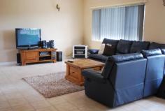  9/7 Sophia Street Albion Park NSW 2527 FOR SALE: $300,000  Property Description Regal Heights Shopping Complex - Unit 9/7 -spacious 192 sqm three bedroom unit with built-in wardrobes -private balcony with escarpment views -single lock up garage -close to all amenities Property Features Land Area 	 192.0 sqm 