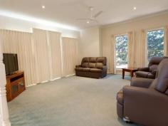 1/1 Murray Place Bellbridge Vic 3691 MODERN 2 BEDROOM HOME IN BELLBRIDGE Located
 in the picturesque town of Bellbridge, located conveniently next to the
 local store and just a short walk to the water, this modern home 
comprises: - 2 spacious bedrooms - Central family bathroom - Large open plan family room and kitchen with dishwasher - Reverse cycle heating/cooling. Floor heating - Double lock up garage with remote Contact 6023 5464 to arrange an inspection today. General Features Property Type: House Bedrooms: 2 Bathrooms: 1 Bond: $1,120 