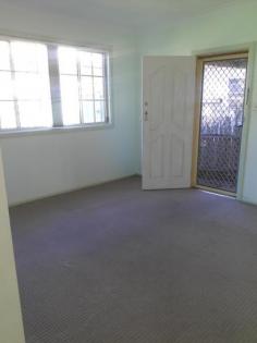 5B Turriell Bay Road, LILLI PILLI NSW 2229 Pet Friendly 2 bedroom home 
											 This 2 bedroom home as built in wardrobes in both rooms. Neat and tidy bathroom, with separate toilet. Kitchen with dishwasher Internal access to your garage and off street parking for an additional car. Large sunny North facing backyard with a paved entertainers area, great for a BBQ. 