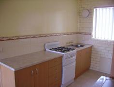  6/18 Hopetoun Avenue Morwell Vic 3840 Unit under $100,000 Unit - Property ID: 775557 BJ Bennett & Co Professionals Real Estate Morwell.  Ideal for owner occupier or the astute investor. Two bedroom brick veneer unit with car space, close is location. Top front unit in block of six. Would rent to $150 - $160 per week. Unit in good condition and priced to sell at a negotiable $95,000. Do your sums Click here for the Consumer Affairs Victoria Due Diligence Checklist for Home Buyers  