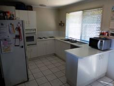  1/8 Oscar Ct Oxenford Qld 4210 $309,000 3 bedroom duplex in a quiet cul-de-sac location facing East Fully fenced yard Only minutes drive to Pacific Pines shopping centre, Westfield Shopping Centre and Helensvale train station Presently rented at $320 pw Property Features Property ID 	 11053103 Bedrooms 	 3 Bathrooms 	 1 Garage 	 1 Rental Return 	 $320 Weekly Actual Air Conditioning 	 Yes Built In Robes 	 Yes Fully Fenced 	 Yes 