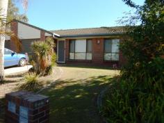  1/8 Oscar Ct Oxenford Qld 4210 $309,000 3 bedroom duplex in a quiet cul-de-sac location facing East Fully fenced yard Only minutes drive to Pacific Pines shopping centre, Westfield Shopping Centre and Helensvale train station Presently rented at $320 pw Property Features Property ID 	 11053103 Bedrooms 	 3 Bathrooms 	 1 Garage 	 1 Rental Return 	 $320 Weekly Actual Air Conditioning 	 Yes Built In Robes 	 Yes Fully Fenced 	 Yes 