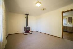  84 Shaw St Coolgardie WA 6429 EXCELLENT VALUE There is a lot here and definitely worth a look at in this 3 bedroom 1 bathroom home, on a 1012m block close to schools. This home represents very good value with its ducted air-con, tile fire, big bedrooms on a 1012m block with a carport and easy care gardens. Address:84 Shaw Street, Coolgardie, Western Australia  Price:$149,000  Bedrooms:3  Bathrooms:1  Area:1012m  
