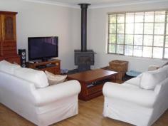  17 Stephens Place, BOWRAL, NSW 2576 FOR RENT:   $395 PER WEEK   This neat and tidy 3 bedroom home is located in a quiet cul-de-sac, with only minutes drive to Bowral  CBD . The property features the following: - Modern bright kitchen with dishwasher - All three bedrooms with built in robes - Slow combustion fire place and gas point in lounge room - Single lock up garage - Large level fenced backyard. Pets will be considered on application. This property will be available from the 18th March 2015.  