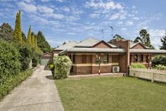  1/45 White Street Kilmore Vic 3764 2111Price Guide: $245,000-$260,000   |  Type: Unit  |  ID #169727 Invest or Occupy This neat and functional unit set across from the Kilmore International school and close to golf course, leisure centre and Kilmore township is a must see. Featuring two bedrooms with built in wardrobes, large family room, solid timber kitchen and meals area, huge secure rear yard with garden shed and a single lock up garage. Features include split system air conditioning, gas wall furnace heating, recently painted and new carpets throughout 