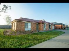  1/53 Rodier Street Yarragon Vic 3823 $249,000 Property Information 3 Bedroom front unit in Yarragon, ex display overlooking the primary school oval and Strzelecki ranges. Walkable to shops, train close to hospitals and Warragul. Professionally landscaped with an impressive shade sail over low maintenance secure garden.Dbl garage, split system A/C, freehold title no buy in buy out fees, community managed with a storage area for boats and caravans. Currently tenanted great investment. Short or long term settlement. For more details contact Peter Powell on 0458555099. Property Type 	 Unit, House 