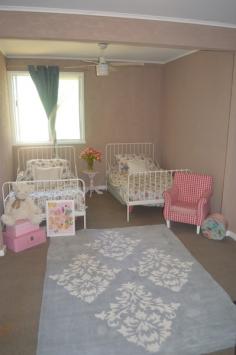  57 Caledonian Street, Kearsley NSW 2325 FOR SALE:   OFFERS OVER $299,000   Ripe for renovation is this dream opportunity to buy a three bedroom home located on an acre of land(4,000sq.m.) on the edge of town.The home features generous bedrooms,a living room that opens to a dining room and a charming bricked open fireplace that warms the entire home in winter.There’s also a large rear covered outdoor area.There is potential down the track (subject to CCC  approval) to subdivide and build your dream home next door.Close to schools,5 minutes to town,20 minutes to the Sydney freeway,10 minutes to Hunter Wine Country and it also has town water. 