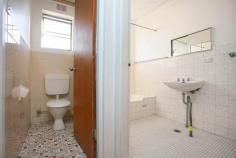  10/6 Avona Avenue, Glebe, NSW 2037 A well presented unfurnished two bedroom apartment. Features internal laundry, main bedroom with built-in, timber floors, balcony in security complex. Moments walk to Glebe Point Rd, public transport, Broadway Shopping Centre, Sydney Uni, RPA and Sydney CBD. No Pets Lease: 6/12 months Available: 06/02/15 $540 Weekly 