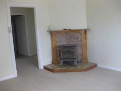  35 Pitt Street Glen Innes NSW 2370 FOR RENT $215.00 WEEKLY Well loved 3 bedroom home with built-ins. Cosy lounge room with wood heating & reverse cycle air conditioning. Extremely functional & tidy kitchen with plenty of bench space & cupboards. Fully fenced easy care yard with a large garage/workshop.   