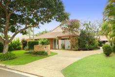  1/12 Lakeshore Avenue Buderim Qld 4556 SPACIOUS BUDERIM DUPLEX Light & bright low maintenance ground level brick & tile comprising three bedrooms (master ensuite) plus separate lounge, dining and family/TV room. Single lock-up garage, private courtyard and adjacent guest parking. Opposite shops and a short walk to park with lake a great place to live. Property Features Ceiling fans Deck Electric Stove Hot Plate Material: Tiled Roof, Brick Plasterboard Rangehood Split-system Air-conditioning Style: Lowset, Contemporary 