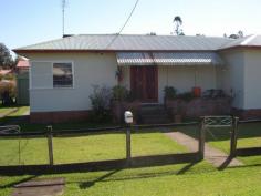  313 Summerland Way Kyogle NSW 2474   $219,000 * 2 Bedroom home  * Double lockup garage  * Main road frontage  * School bus available to schools  * Walking distance to town * large 1081sqm level Block Give me a call today Property Details Bedrooms 		 2 Bathrooms 		 1 Garages 		 2 Land Area 		 1081 m2 