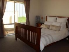  2/7 Thawa Close Bega NSW 2550 MODERN & NEW IN BEGA L4997. This near new home is well suited to the investor or the buyer looking for a level, low maintenance home. Features include 3 bedrooms all with BIR's, ensuite, open plan living, double garage and small deck to take in the northerly view.  Situated in one of Bega's most sought after streets, this property will not last.   Property Snapshot  Property Type: Townhouse Features: Built-In-Robes Decking Ensuite Fenced Back Yard Outdoor Living 