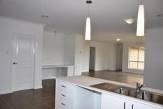  2/118 Diamond Dr Orange NSW 2800 $410,000 Great Investment! Features include large open plan north facing living areas with computer nook, three bedrooms, two bathrooms, double garage, quality fit out and a real sense of space. This unit is currently being rented out at $370p/w. Property: 	 Unit Bedrooms: 	 3 Bathrooms: 	 2 Parking: 	 2 Council: 	 Orange 