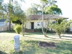  42 North St Fairfield NSW 2165 READY FOR RENOVATION!  	 3 bedroom fibro house on a 702m2 block  	 17.985m frontage & R3 zoning  	 Features separate lounge & eat-in kitchen  	 Great home for knockdown or renovators Type: House Bed: 3    Bath: 1     Land Area: 702 sqm (approx) 