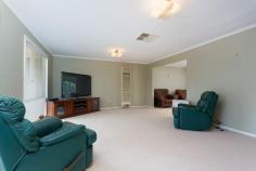  9 Horsley St Kooringal NSW 2650 Price $359,000 Spacious Living Inside and Out Great location, just mins to the lake, shopping centre and schools. Family friendly home exudes comfort and warmth. Beautiful kitchen with floating timber flooring. Caesar stone bench tops, new gas cook top/ oven and dishwasher. Ducted cooling and gas heating. Spacious lounge room plus separate family room. Outdoor entertaining area which opens out to a delightful garden and sizeable backyard. Good sized bedrooms, the main with ensuite & walk-in robe Property Features Property ID 	 9359623 Bedrooms 	 4 Bathrooms 	 2 Garage 	 2 Land Size 	 926 Square Mtr approx. 