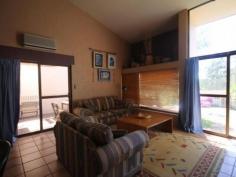  159/17-19 Lady Caroline Close Kooralbyn Qld 4285 $169,000 Two Bedroom Villa 2 bedroom villa with two en-suites. Views of the Golf Course and surrounding countryside. Large lounge/dining room and kitchen. Excellent position, well owrth an inspection at this price.   Property Snapshot  Property Type: Villa Construction: Brick Features: Balcony Built-In-Robes Courtyard Ensuite Established Gardens 