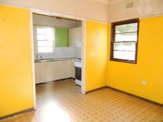  42 North St Fairfield NSW 2165 READY FOR RENOVATION!  	 3 bedroom fibro house on a 702m2 block  	 17.985m frontage & R3 zoning  	 Features separate lounge & eat-in kitchen  	 Great home for knockdown or renovators Type: House Bed: 3    Bath: 1     Land Area: 702 sqm (approx) 