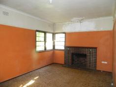  42 North St Fairfield NSW 2165 READY FOR RENOVATION!  	 3 bedroom fibro house on a 702m2 block  	 17.985m frontage & R3 zoning  	 Features separate lounge & eat-in kitchen  	 Great home for knockdown or renovators Type: House Bed: 3    Bath: 1     Land Area: 702 sqm (approx) 